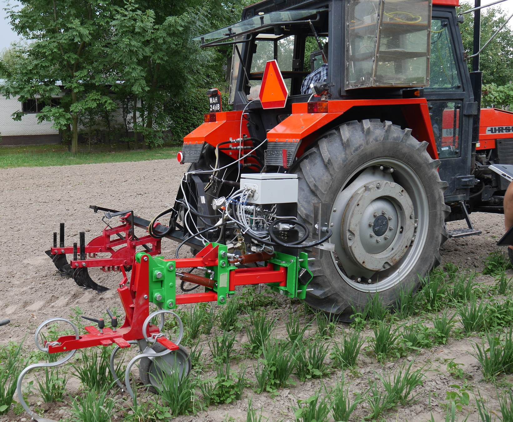 Sekcja pieląca z mechanizmem prowadząco-kopiującym